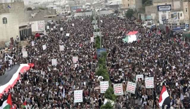 خروج جماهيري غير مسبوق في عمران دعما لفلسطين وتفويضا للسيد القائد