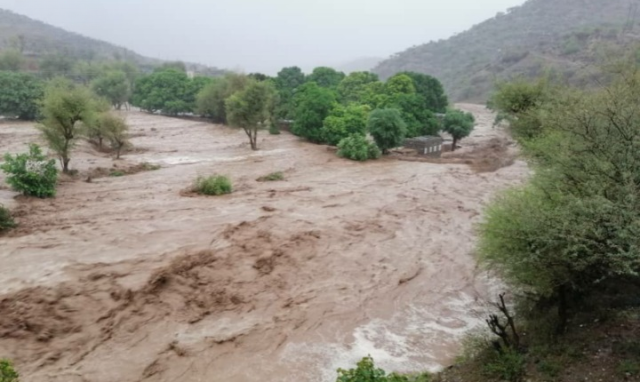 جراء السيول .. محافظ الحديدة: 30 حالة وفاة و5 مفقودين ونزوح أهالي أكثر من 500 منزل