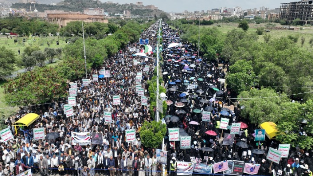 صور| مسيرة حاشدة لطلاب وأكاديميي جامعة صنعاء بعنوان “نصرة للأقصى وغزة.. الإسناد مستمر والرد قادم”