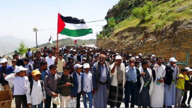 مسيرات ووقفات طلابية غاضبة في حجة تنديداً بالعدوان الإسرائيلي على غزة ولبنان واليمن