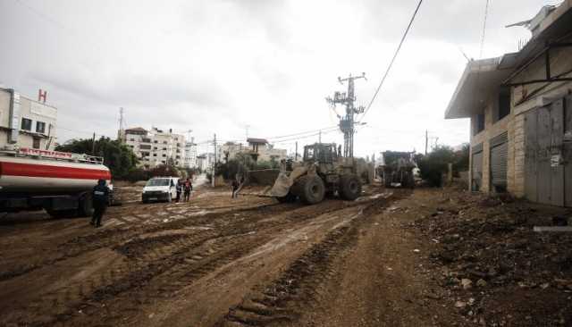 إصابة أربعة فلسطينيين وإحراق ثلاثة منازل ومحل تجاري في مخيم جنين