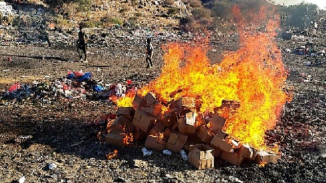 مركز عفار الجمركي يتلف كمية من الكبسولات المخالفة للمواصفات القياسية