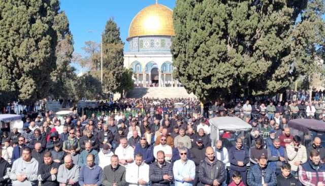 نحو 50 ألف فلسطيني يؤدون صلاة الجمعة في المسجد الأقصى المبارك