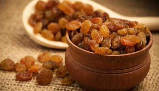 الزبيب في رمضان: فوائد صحية وأضرار الإفراط في تناوله