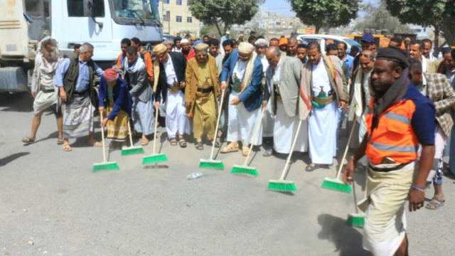 القائم بأعمال محافظ تعز يُدشن حملة نظافة شاملة استعدادًا لاستقبال الشهر الكريم