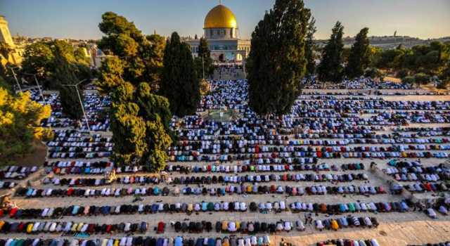 نحو 30 ألف فلسطيني يؤدون صلاة الجمعة في المسجد الأقصى المبارك