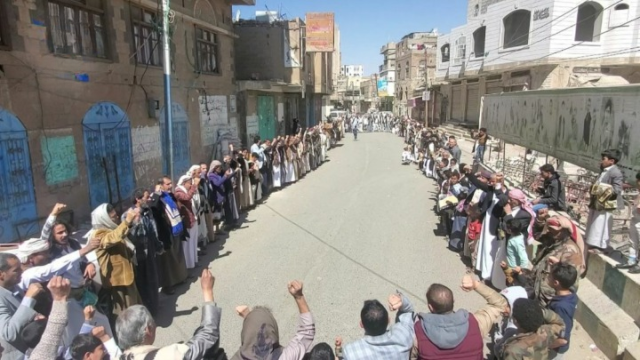 أبناء أمانة العاصمة ينظمون وقفات حاشدة تنديدا بمخططات تهجير الشعب الفلسطيني والاستيلاء على غزة