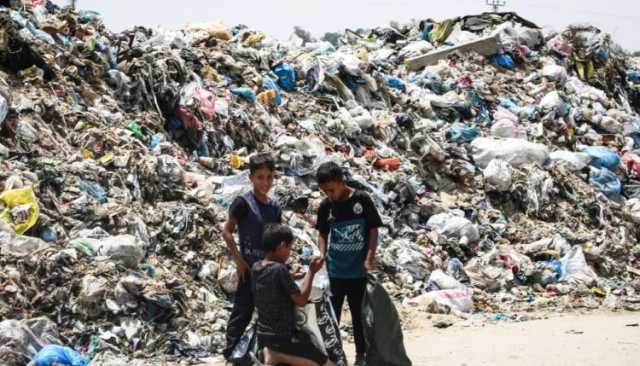 بلدية غزة: المدينة تعيش كارثة بيئية بفعل تراكم النفايات