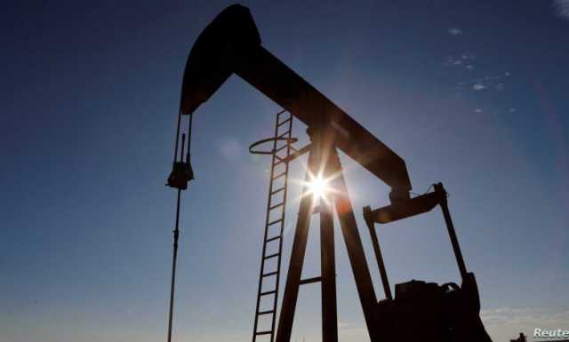 أسعار النفط تتجه لإنهاء 2023 على انخفاض بنحو 10%