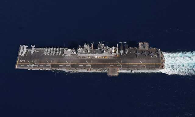البحرية الأمريكية تحذر السفن التي تعبر مضيق هرمز
