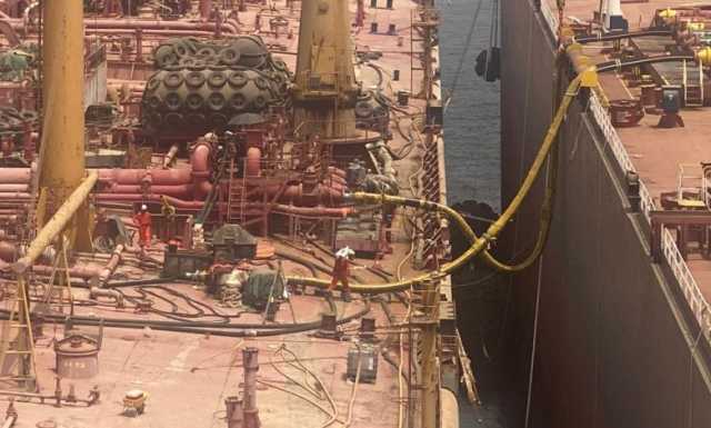 الحكومة اليمنية تعلن قرب الانتهاء من تفريغ خزان صافر النفطي