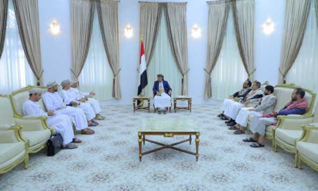 الحكومة اليمنية تُرحّب بالجهود السعودية والعُمانية الرامية لإحلال السلام