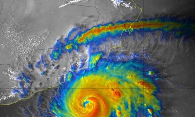 إعصار “تيج” يتطور إلى الدرجة الرابعة ويتجه نحو السواحل اليمنية الشرقية