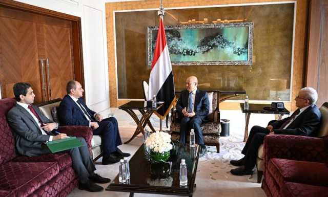 “الرئاسي اليمني” يؤكد دعمه لموقف مصر تجاه قضية فلسطين ورفضه محاولات تصفيتها