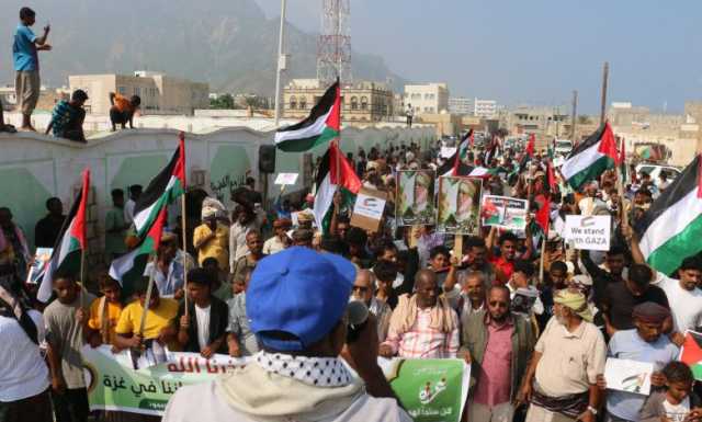مظاهرة في سقطرى اليمنية تضامناً مع غزة وتنديداً بجرائم الاحتلال