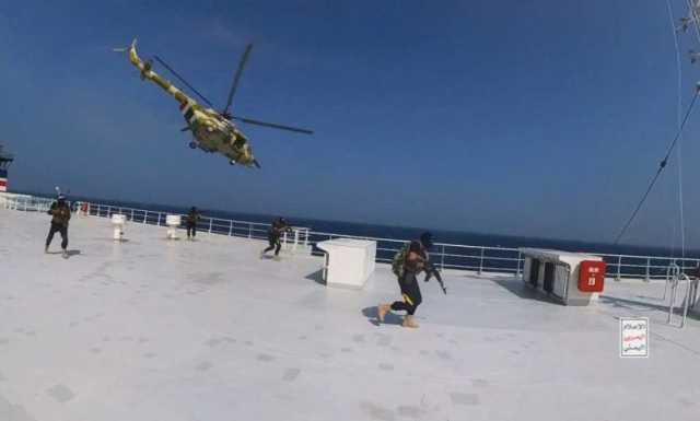 الحوثيون يتبنون هجوماً بحرياً على سفينتين “إسرائيليين” في باب المندب