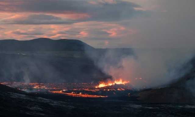 ثورته متوقعة خلال ساعات.. بركان في أيسلندا يهدد مدينة بالدمار الشامل