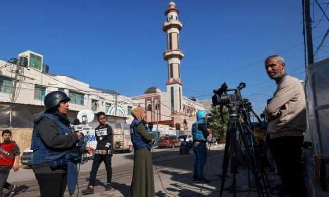 الغارديان: إحباط وسط الإعلام الدولي لعدم قدرته على تغطية حرب غزة مباشرة من الميدان