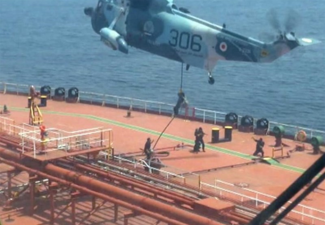 البحرية الإيرانية تعلن احتجاز ناقلة نفط أميركية في بحر عُمان