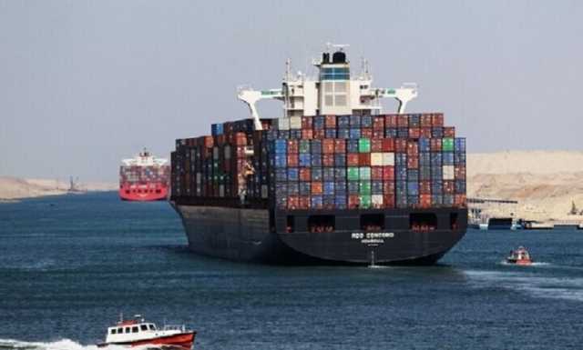(وكالة).. هجمات الحوثيين على سفن الشحن تضر بالاقتصاد المصري المتعثر