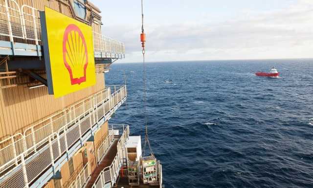 كبرى شركات النفط البريطانية توقف شحناتها عبر البحر الأحمر