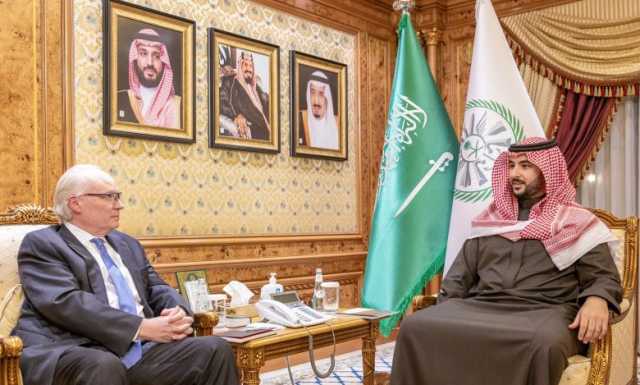 وزير الدفاع السعودي يجدد دعم بلاده لجهود السلام في اليمن