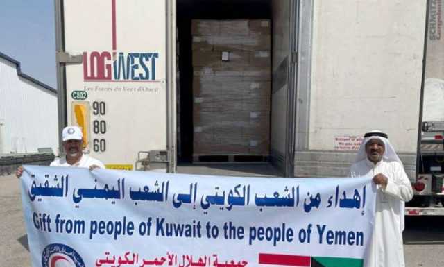 الهلال الأحمر يوجه 6 شاحنات إغاثية محملة بالمواد الغذائية إلى اليمن