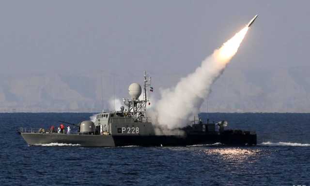 إعلام إيراني: طهران زودت الحوثيين بصاروخ باليستي يطلق من البحر