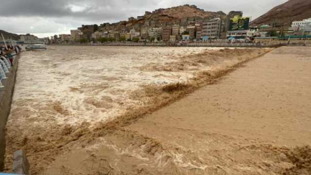 الأرصاد اليمني يتوقع هطول أمطار على أجزاء من سواحل حضرموت والمهرة وأرخبيل سقطرى
