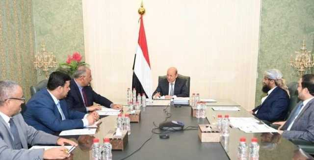 “الرئاسي اليمني” يشكل لجنة لإدارة أزمة اختطاف الحوثيين للطائرات وتقييد استخدامها