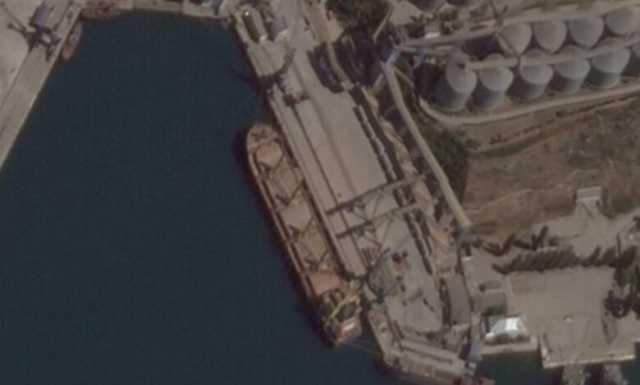 سفينة روسية من شبه جزيرة القرم تفرغ حمولتها في ميناء للحوثيين