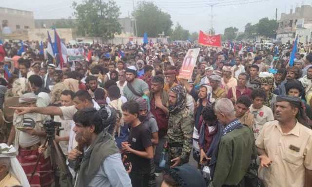 قبائل أبين تحتشد في زنجبار للمطالبة بالكشف عن مصير “الجعدني”