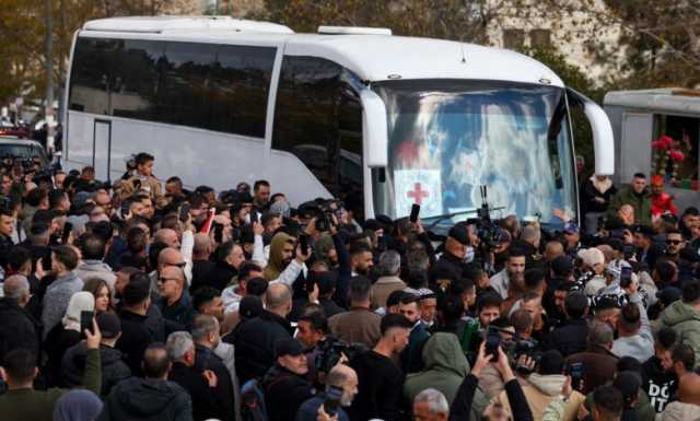 دفعة جديدة من الفلسطينيين المُفرج عنهم من سجون الاحتلال يصلون إلى بيتونيا