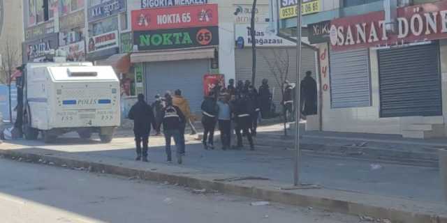 تركيا.. احتجاجات “فان” تدخل يومها الثاني والأمن يعتقل 26 شخصا