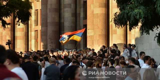 الاحتجاجات تجتاح أرمينيا