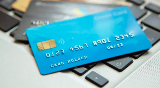 بطاقات الكترونية للتجار بقيمة مئة ألف دولار شهرياً.. وفق آلية جديدة