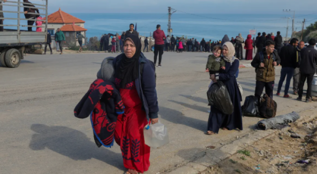 ترامب يقترح نقل الفلسطينيين من غزة إلى مصر والأردن