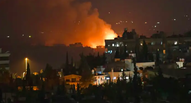 غارات إسرائيلية تستهدف مطاري دمشق وحلب الدوليين