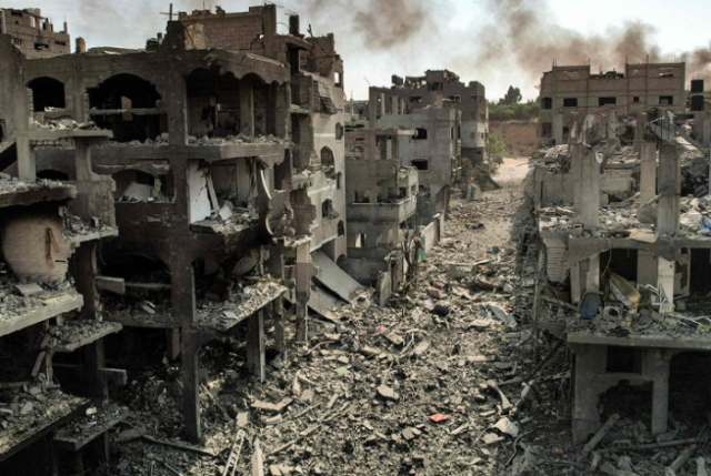 الأموات يملأون المقابر والمسارح والمستشفيات جراء القصف الاسرائيلي على غزة