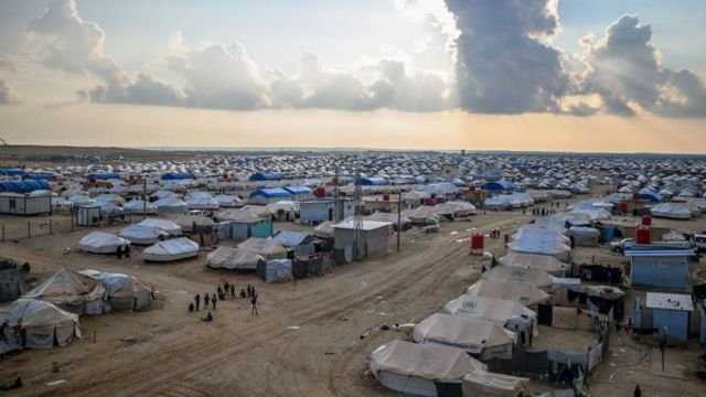 العراق يعيد 625 شخصاً من مخيم الهول في سوريا