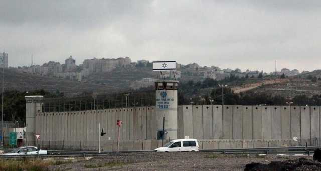 الأسرى بسجون إسرائيل يضربون عن الطعام منتصف سبتمبر