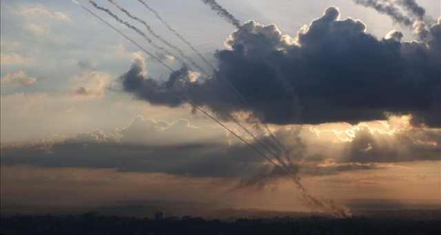 غزة.. رشقات صاروخية وحرب شوارع وقتلى واستيلاء على مركبات إسرائيلية