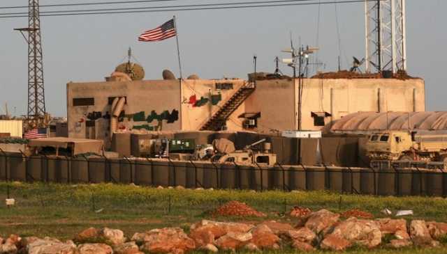 وسائل إعلام: قصف قاعدة حقل العمر الأمريكية شرق دير الزور في سوريا بـ 6 صواريخ