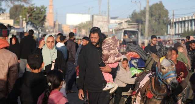 مصدر أعلامي : العائدون إلى شمال غزة يتعرضون لنار قناصة
