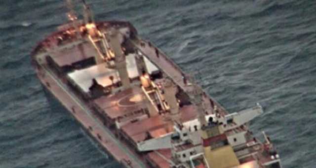 البحرية الهندية تتعقب ناقلة بضائع استولى عليها قراصنة في بحر العرب