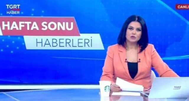 فضيحة على المباشر.. تلفزيون تركي يطرد مذيعة أخبار بسبب كوب قهوة من “ستاربكس”