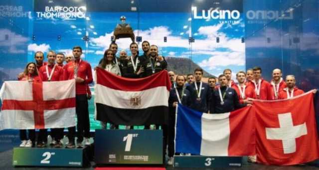 منتخب مصر للإسكواش يحتفل بفوزه ببطولة العالم برقصة “الحرية”