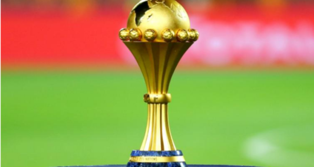 “الكاف” يختار حكما عربيا لإدارة نهائي كأس إفريقيا