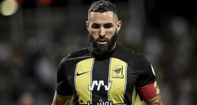 بعد أيام من عودته للتدريبات.. بنزيما يفاجئ جماهير اتحاد جدة بتصرف غريب (صورة)