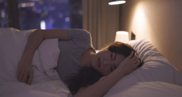 الحرمان من النوم يهدد النساء بـ”القاتل الأول في العالم” بنسبة 75%